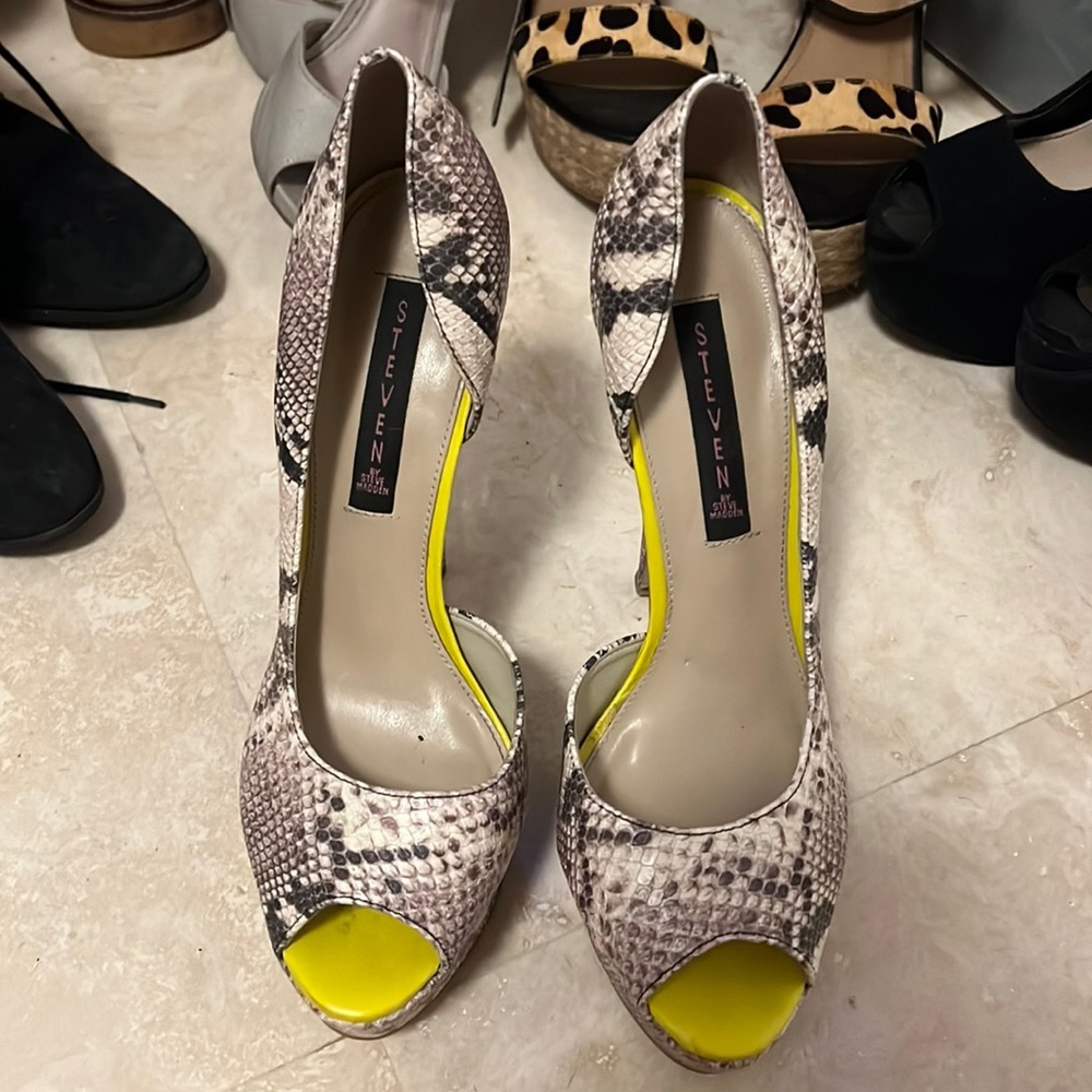 Steve Madden snake skin heel